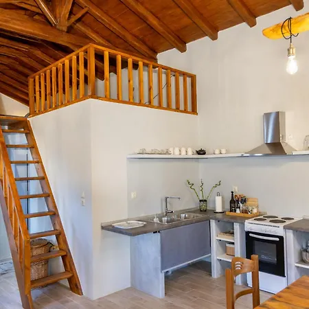 Stenorougi Charias Holiday home