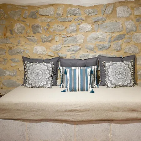 Stenorougi Charias Holiday home *