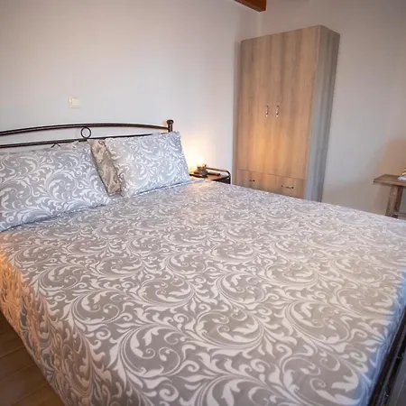 Stenorougi Charias Holiday home