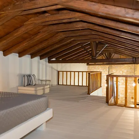 Stenorougi Charias * Khariá