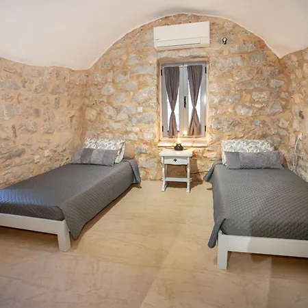 Holiday home Stenorougi Charias