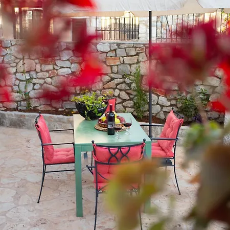 Stenorougi Charias Holiday home