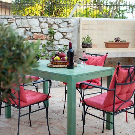 Holiday home Stenorougi Charias