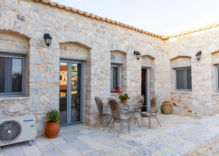 Stenorougi Charias * Kharia