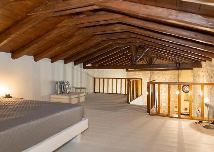 Stenorougi Charias * Kharia